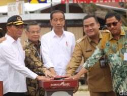 Jokowi Guyur Rp 15 T buat Perbaiki Jalan Daerah Tahun Ini